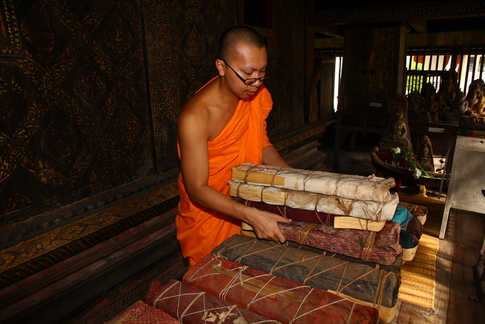 thai/05 นำใบลานมาตรวจสอบและคัดเลือก.JPG